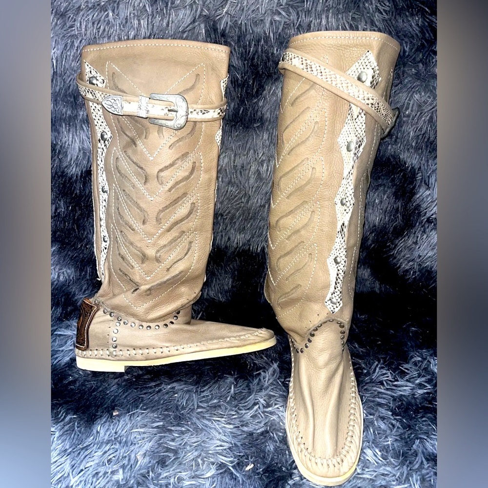 Beautifully exquisite Hector Riccione boots. Made and sold in Italy and Spain.